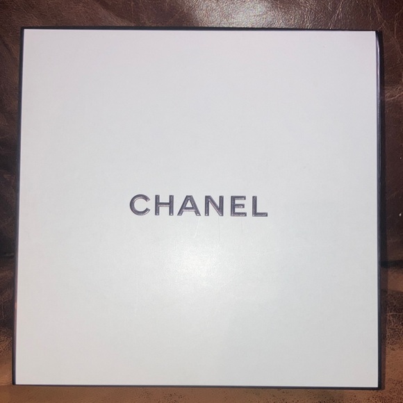 Chanel gift Box with Chanel Ribbon 9x9x5 - Picture 8 of 8
